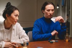 德州扑克如何对付紧蹲玩家？偷小躲大是核心